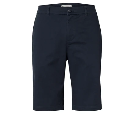 Marineblaue Herrenshorts isoliert auf Weiß.