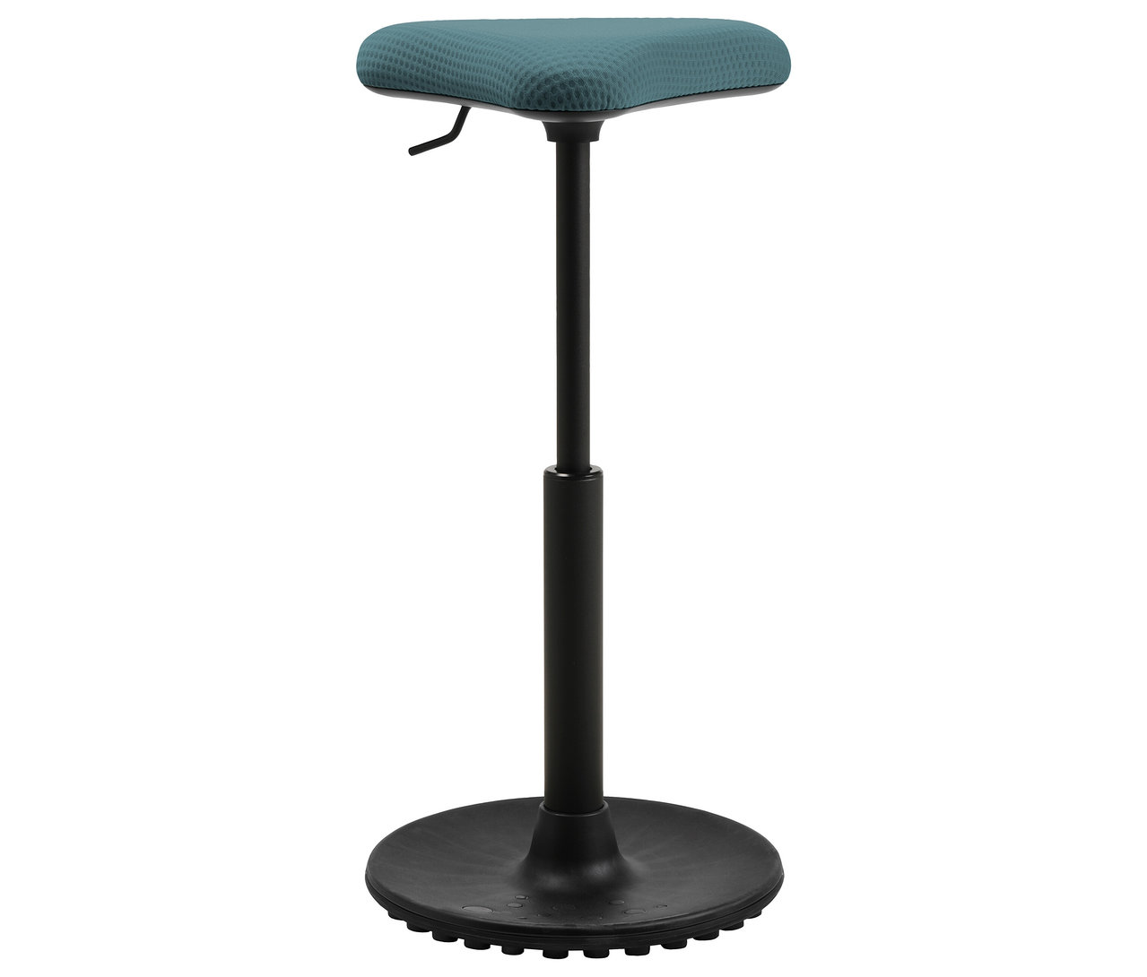 Ein Stehhocker mit blauem Sitz und schwarzem Gestell steht auf einem weißen Hintergrund.