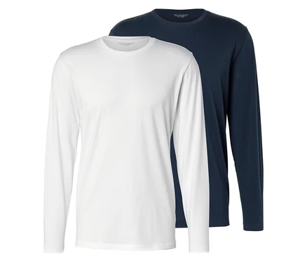 Zwei langärmelige T-Shirts, eines weiß und eines marineblau, liegen übereinander.
