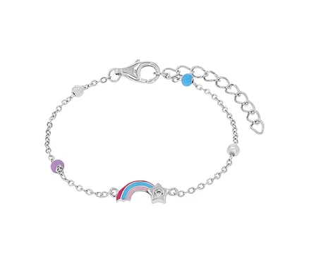 Nahaufnahme eines silbernen Armbands mit einem farbigen Regenbogen- und Sternanhänger.