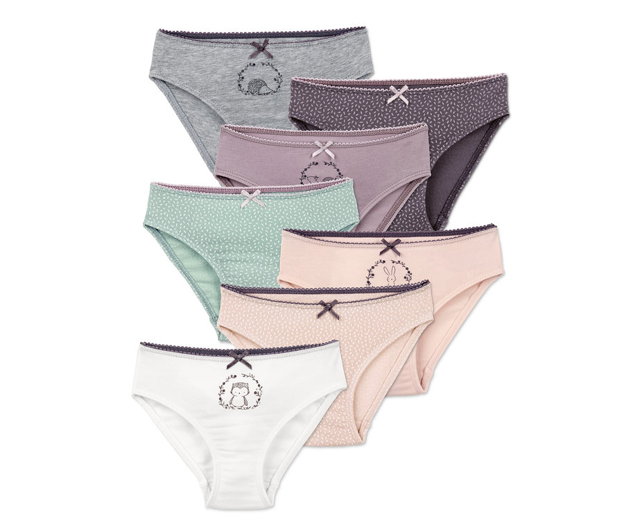 Sieben Mädchen-Slips in verschiedenen Farben mit Tiermotiven.