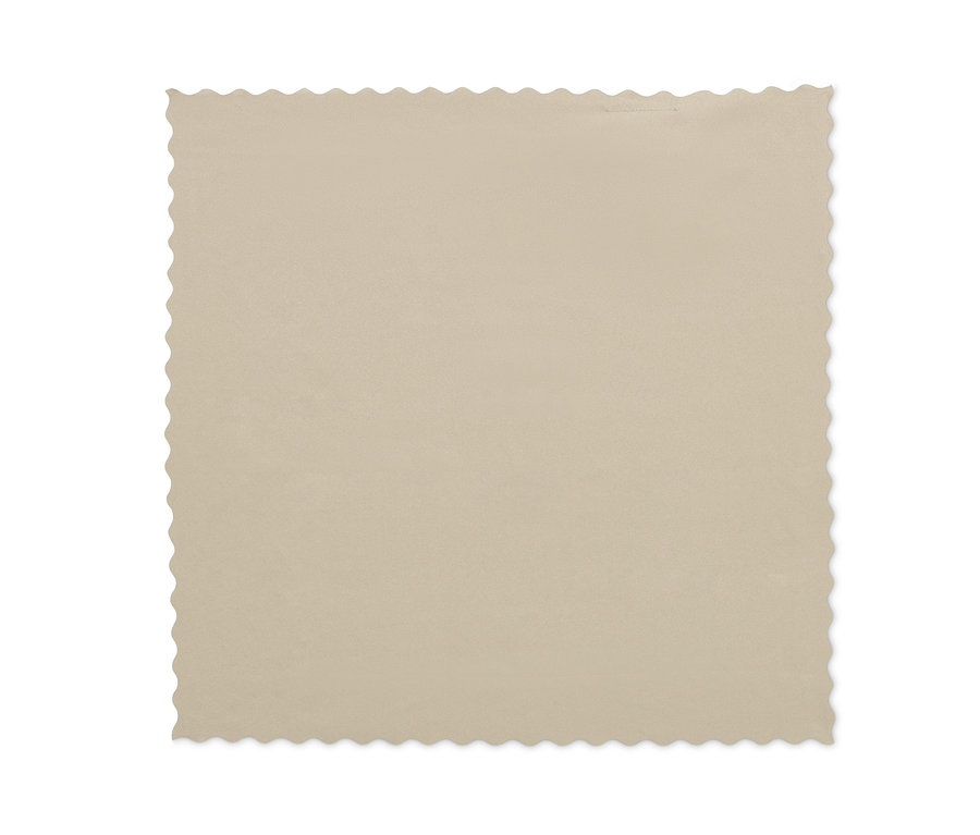 Beiges Outdoor-Handtuch mit gewelltem Rand.