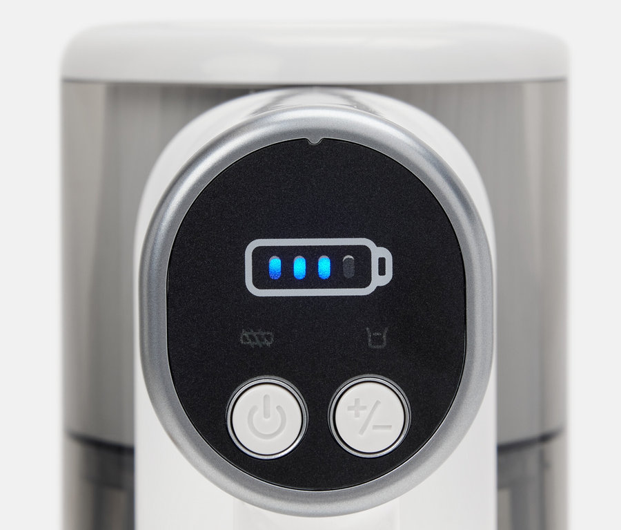 Detailansicht eines Profi-Akkusaugers mit Akkuladestandsanzeige.