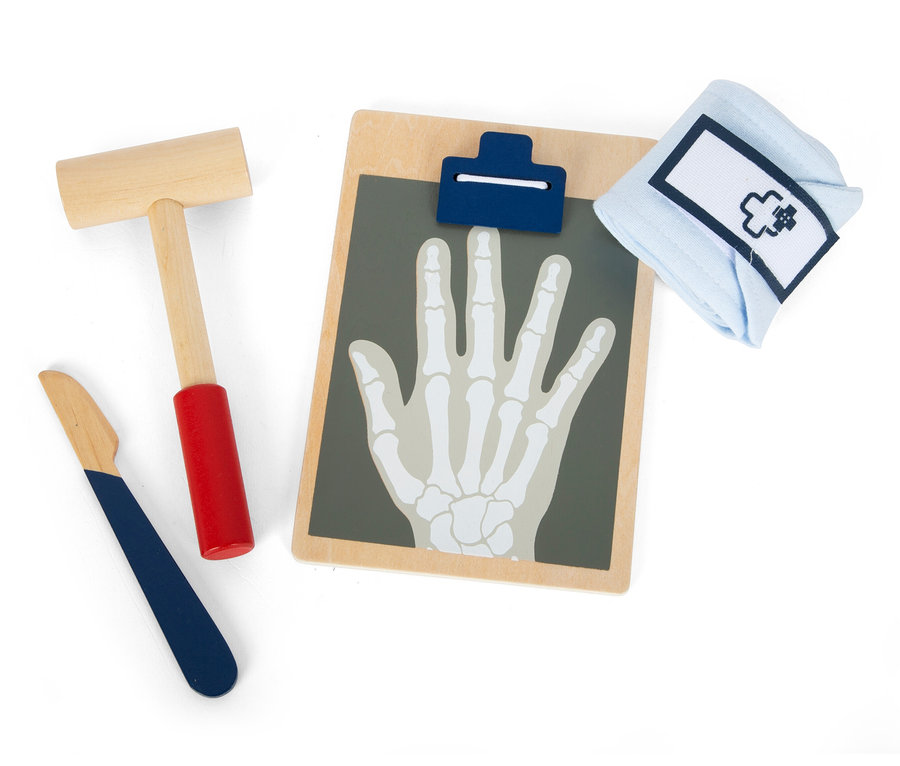 Holz-Arzt-Set mit Handröntgen, Hammer und Arztkappe, inklusive small foot Arzttasche.
