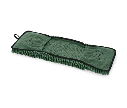 Grünes Hundehandtuch mit Eingriffen und Knochen-Stickerei.