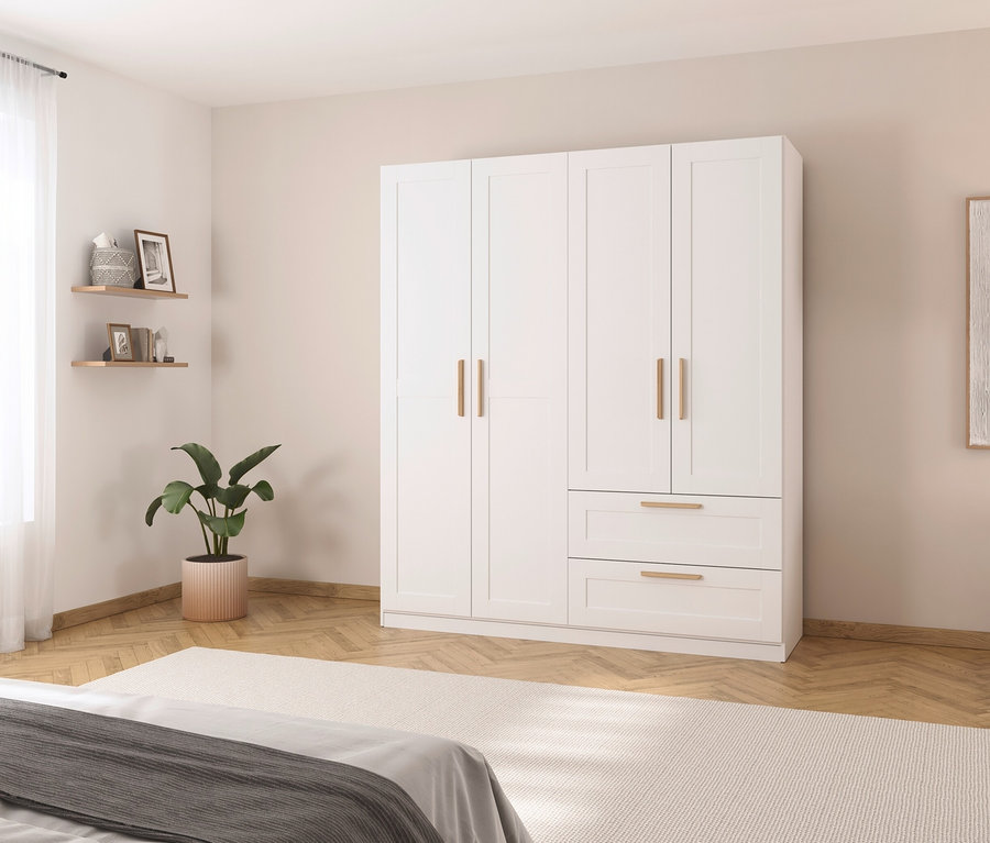 Zimmer mit weißem, 4-türigem Drehtürenschrank »Quadra-Spin Country« von rauch und Dekorationen.
