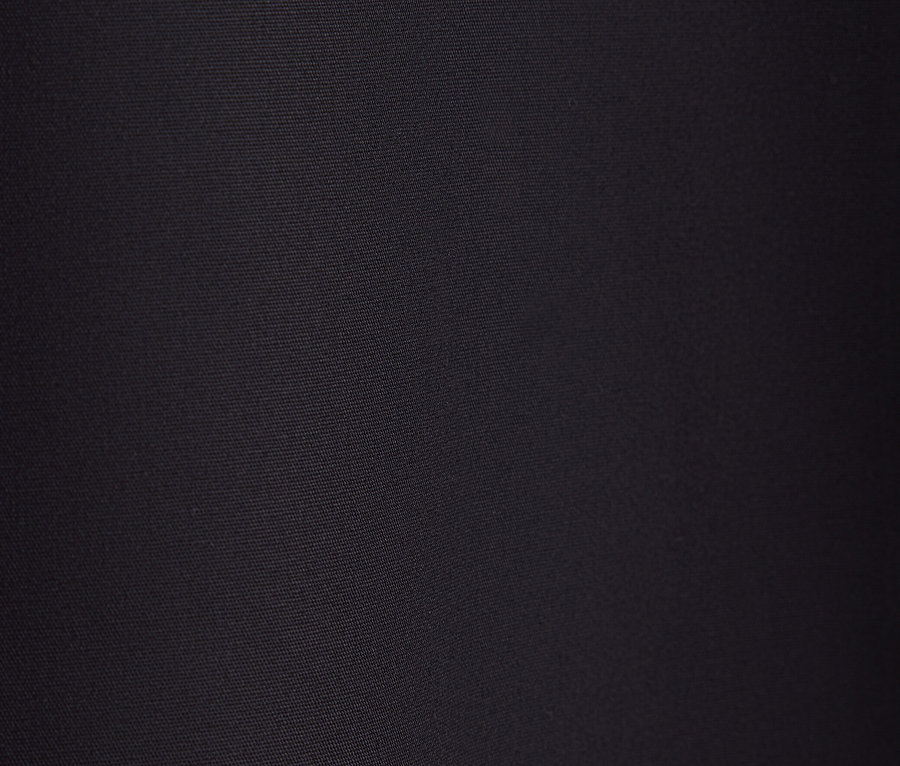 Eine schwarze, strukturierte Oberfläche.