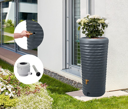 Graues Garantia 2-in-1-Regentonnen-Komplett-Set, ca. 230 l mit Wasserhahn und Pflanzen oben drauf.