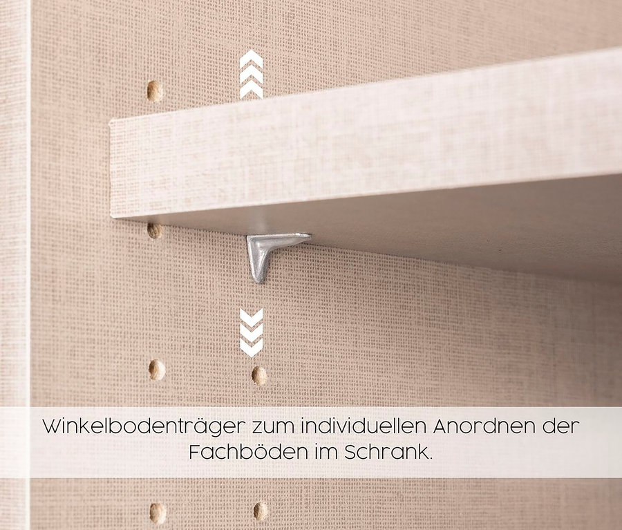 Detailaufnahme eines grauen rauch Drehtürenschranks »Skandi« mit einem Fachboden, der mit einem Winkelbodenhalter befestigt ist.