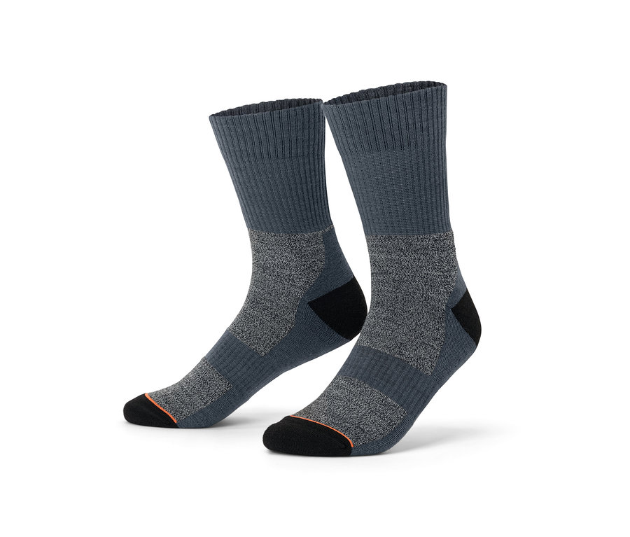 Ein Paar grau-schwarze Trekking-Socken mit Merinowolle.