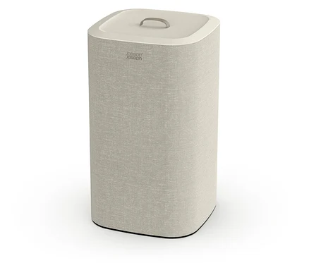 Ein beiger Joseph Joseph »Tota« Wäschekorb, 60 l.