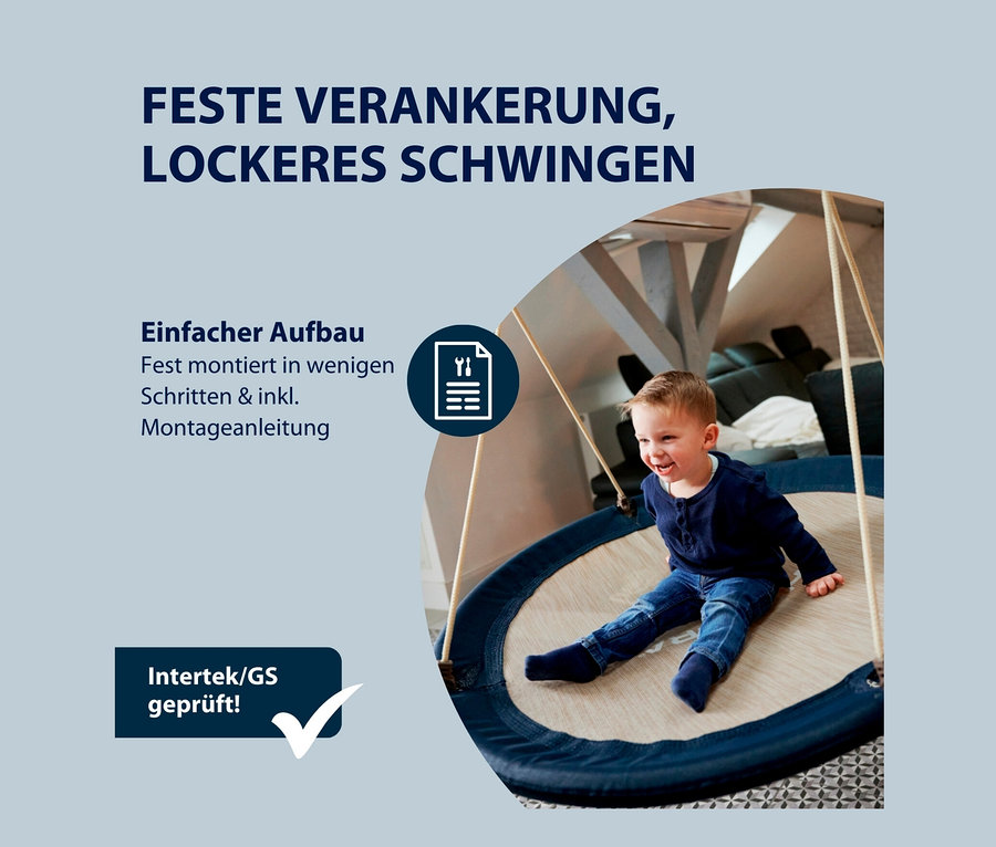 Ein Junge sitzt in der HUDORA Nestschaukel »Lounge«, midnight, Ø 110 cm.