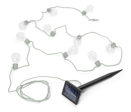 Dekorative Lichterkette mit Solarpanel auf weißem Hintergrund.