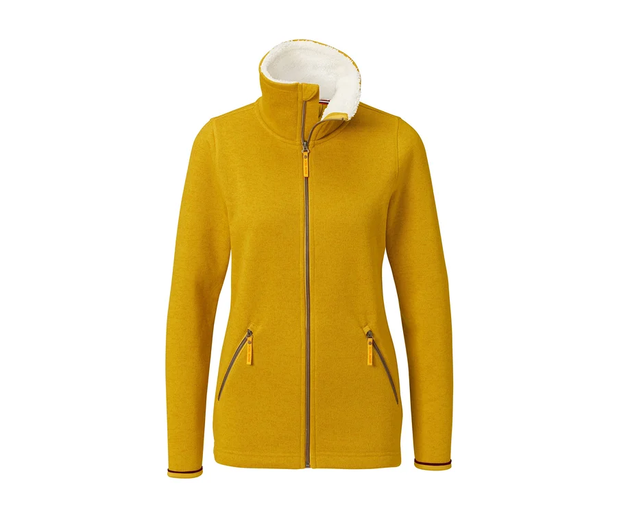 Gelbe Strickfleecejacke mit weißem Fellfutter.