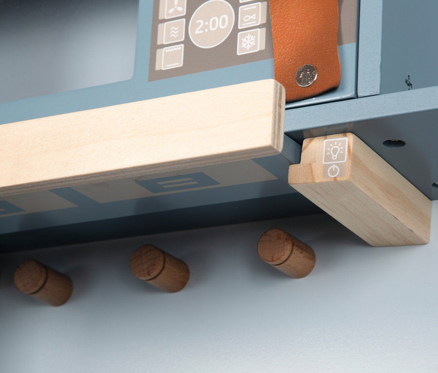 Detail einer small foot Kinderküche kompakt »tasty« mit Haken und Bedienfeld.