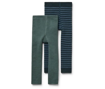 Zwei Kinder Leggings: eine grüne und eine blau-schwarz gestreifte.