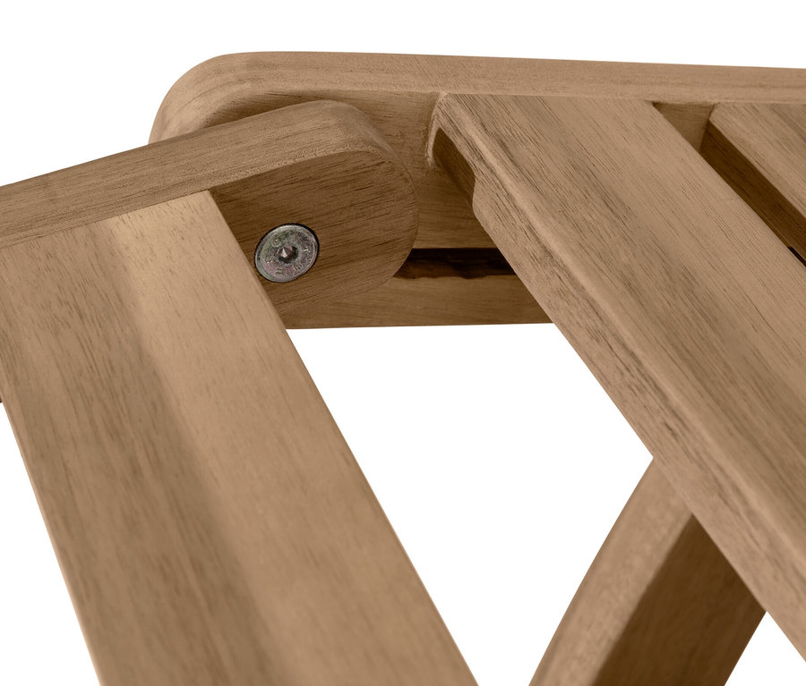 Detailansicht eines Deckchairs mit ausziehbarer Fußlehne.