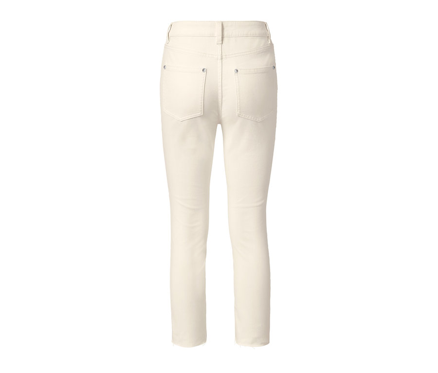 Rückansicht einer Straightfit-Jeans.