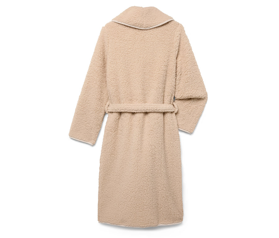 Rückansicht eines beigen Bademantels mit Gürtel.