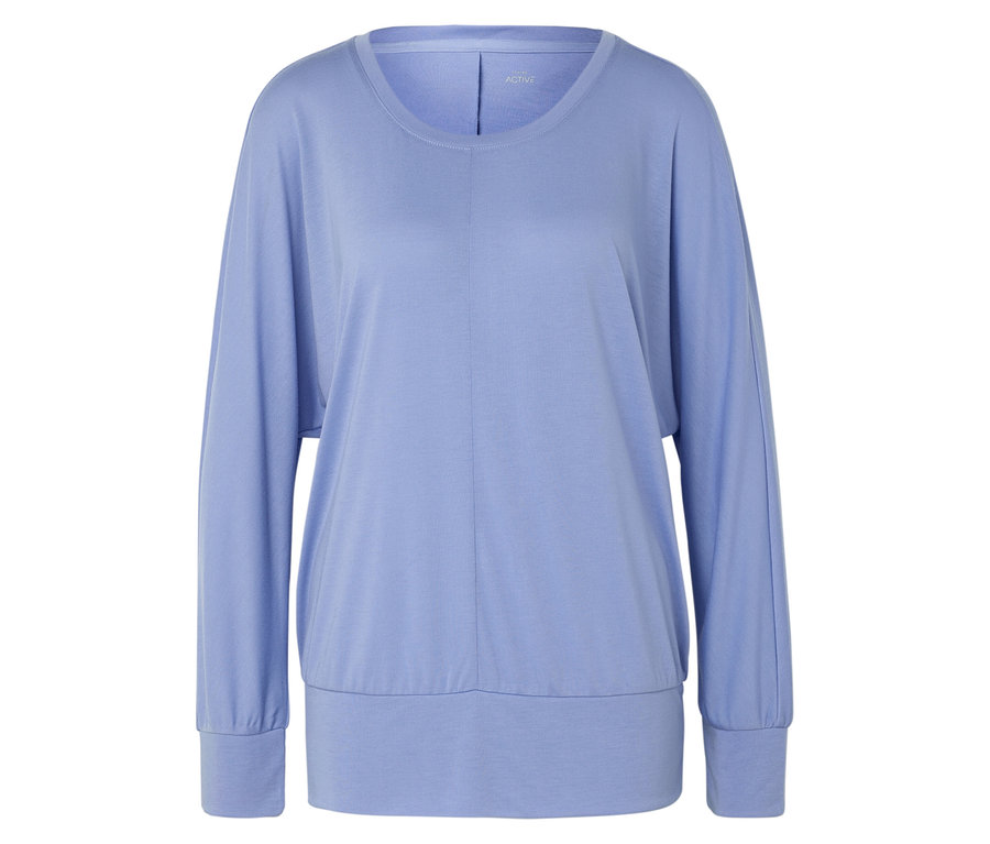 Ein hellblaues Langarmshirt.