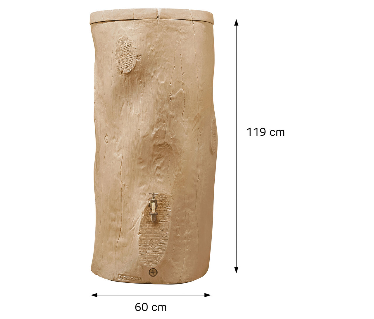 Regenwassertank in Baumstammoptik mit den Maßen 119 cm Höhe und 60 cm Breite.