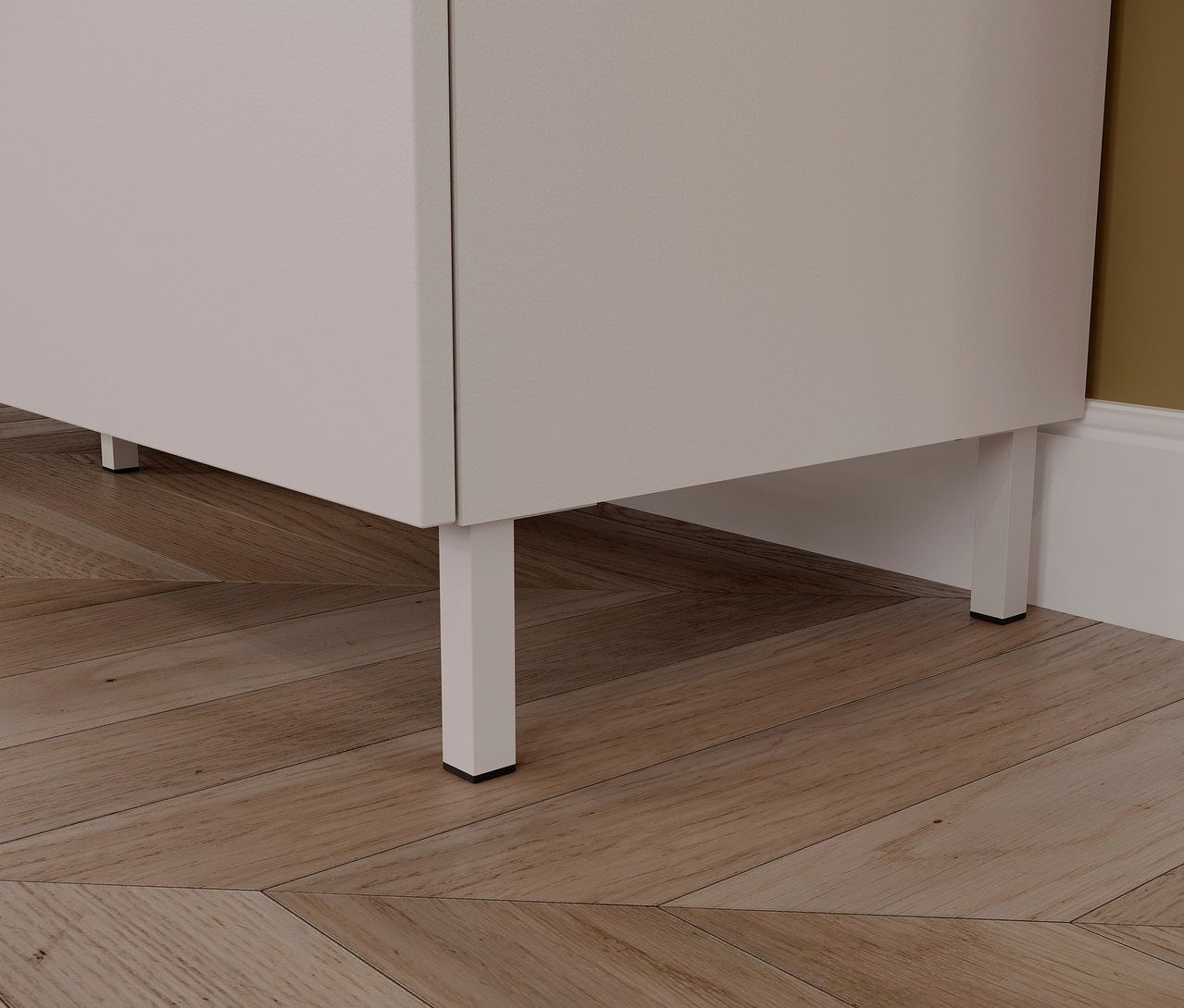 Detailansicht einer kleinen Kommode »Savoca« in Kaschmir/Eiche auf einem Holzboden.