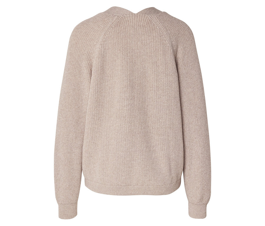 Rückansicht eines hellbraunen Strickpullovers mit langen Ärmeln und Rundhalsausschnitt.