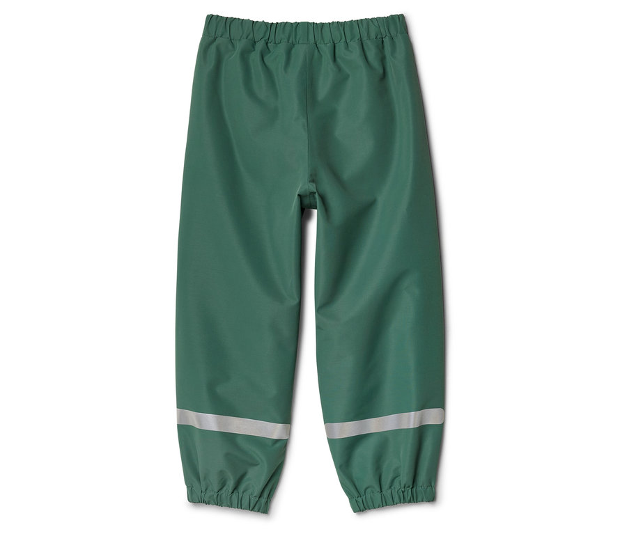 Grüne Regenhose mit Gummizug und Reflektorstreifen an den Unterschenkeln auf weißem Hintergrund.