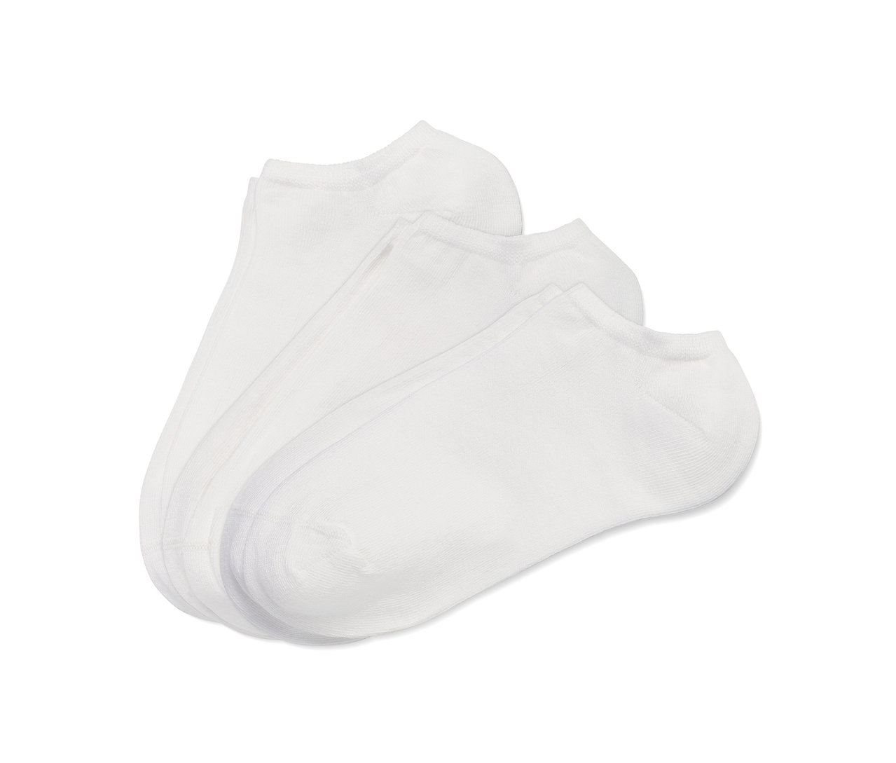 Drei Paar weiße Sneakersocken liegen übereinander.