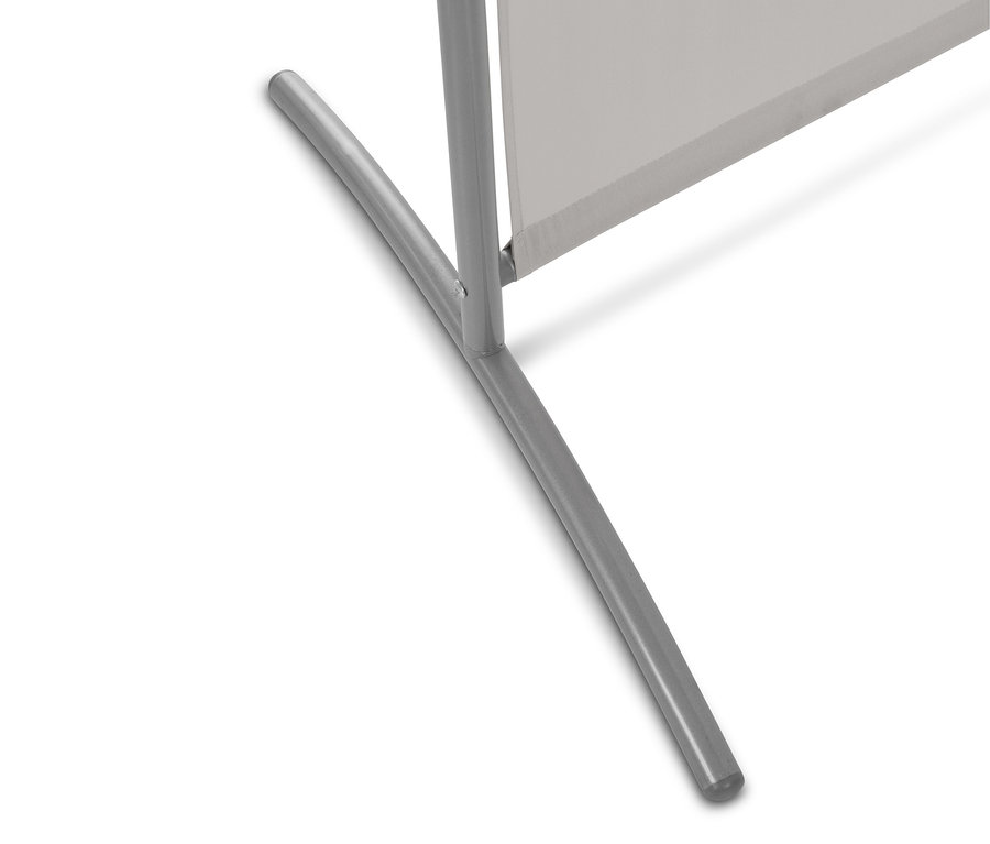 Detail einer hellgrauen Leco Stellwand, 3-teilig, mit Fokus auf dem unteren Teil.