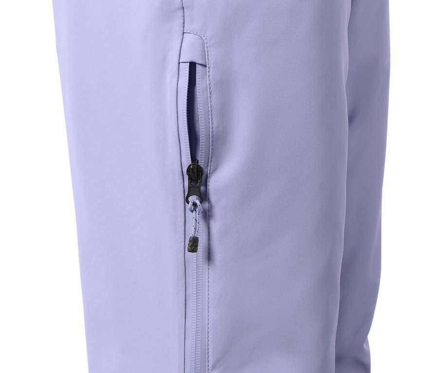 Detail einer fliederfarbenen Ski- und Snowboardhose mit offenem Hosentaschenreißverschluss.