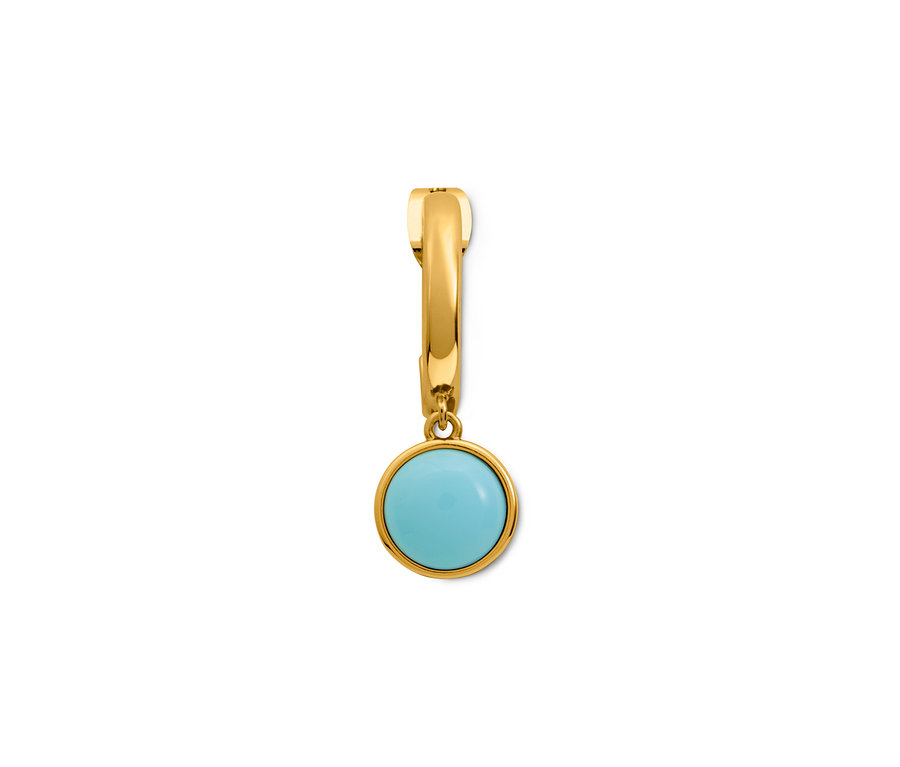 Goldene Creole mit blauem Steinanhänger.