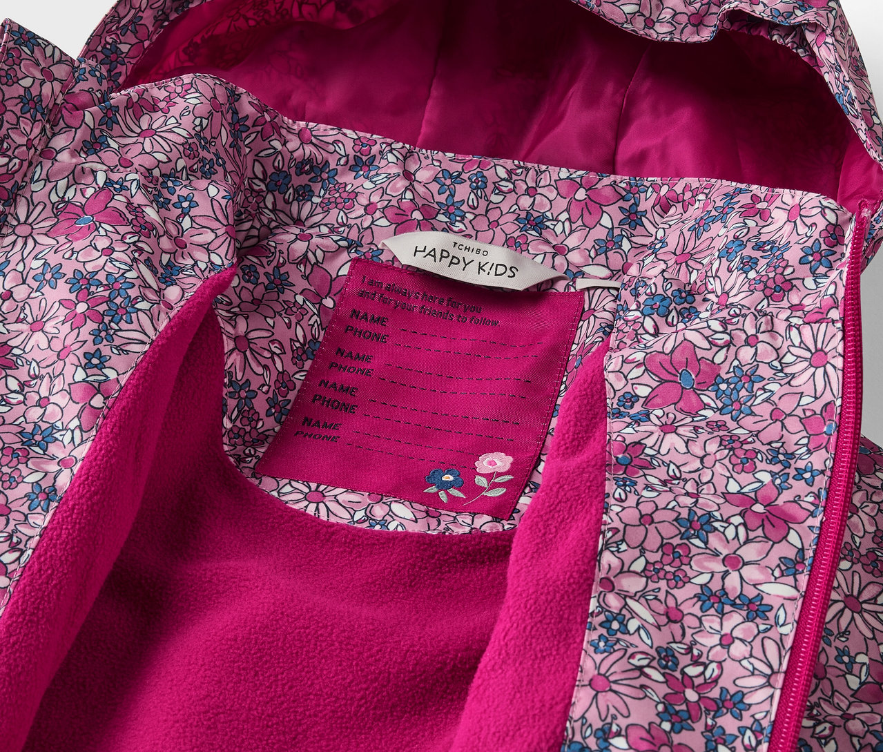 Detailansicht einer Kinder-Thermo-Regenjacke mit Blumenmuster.