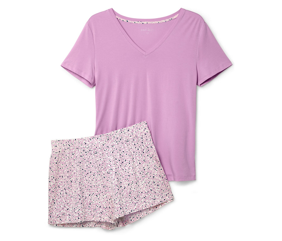 Lila Kurzarm-T-Shirt und bedruckte Shorts.