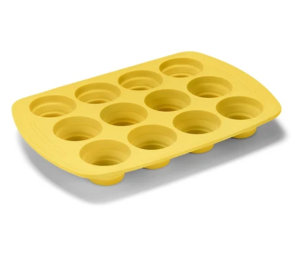 Gelbe Silikon-Muffinform mit zwölf Mulden in rechteckiger Anordnung.