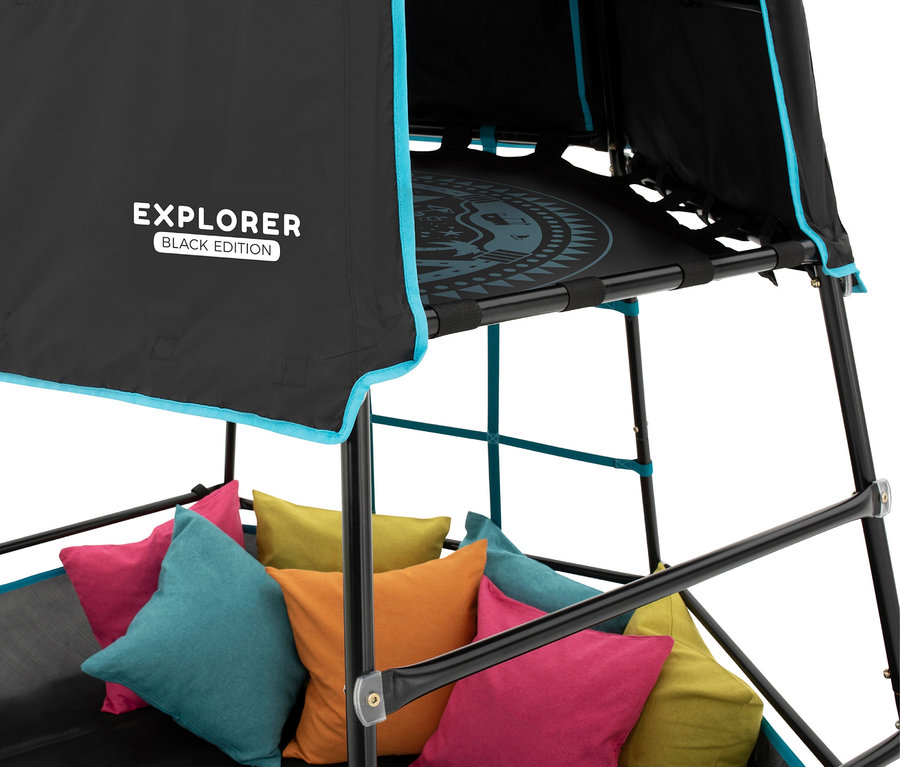 Mehrfarbige Kissen in einem schwarzen Explorer Black Edition Spielhaus.