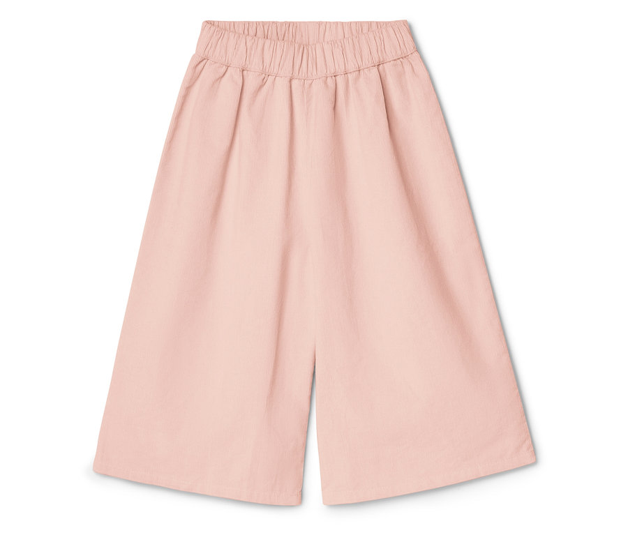 Eine rosa Culottes mit Gummibund liegt auf einem weißen Hintergrund.