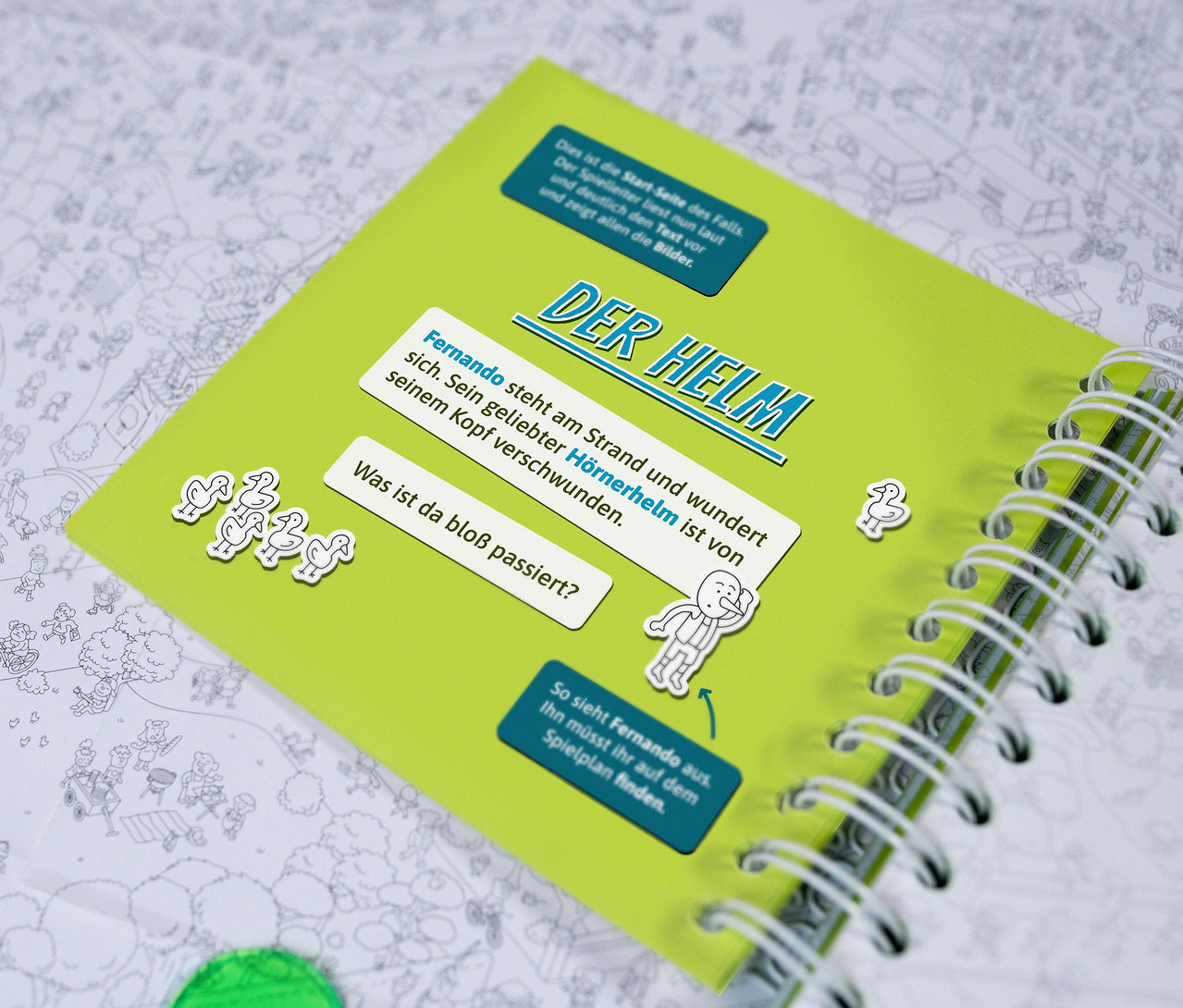 Aufgeschlagenes Spiel MicroMacro Kids »Der verrückte Stadtpark« mit Text und Illustrationen, thematisch passend zum Spiel.