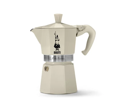 Ein »Bialetti Moka Express« Espressokocher 190 ml in Crema vor einem weißen Hintergrund.