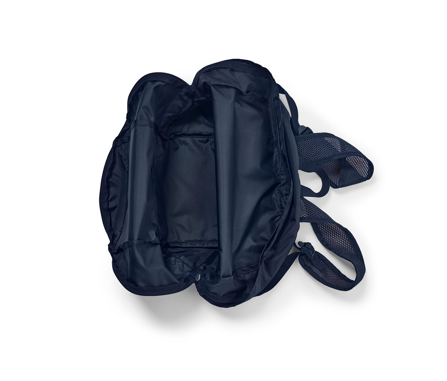 Geöffneter faltbarer Rucksack.