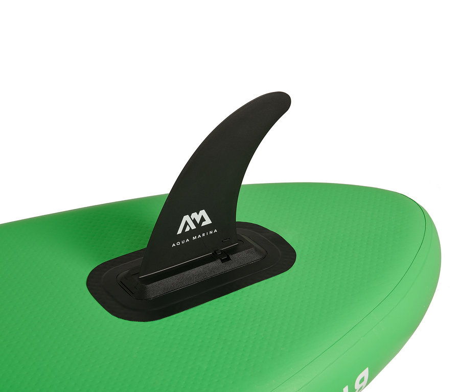 Detailaufnahme eines grünen Aqua Marina SUP-Boards »Breeze« mit schwarzer Finne.