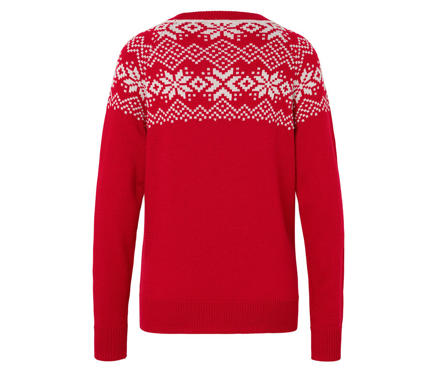 Detail der Rückseite eines roten Pullovers mit weißem Schneeflockenmuster um Schultern und Hals.