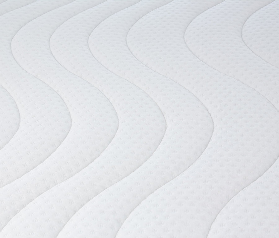 Nahaufnahme einer Irisette Matratze Greenline mit gewölbtem, gestepptem Bezug.