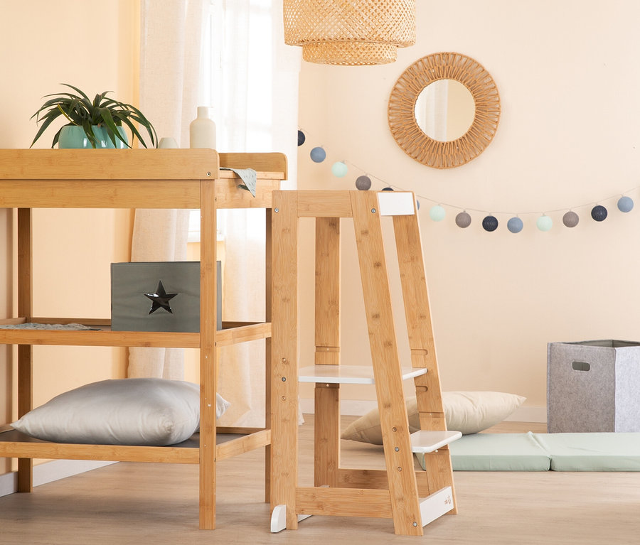 Kinderzimmer mit roba Lernturm holz weiß.