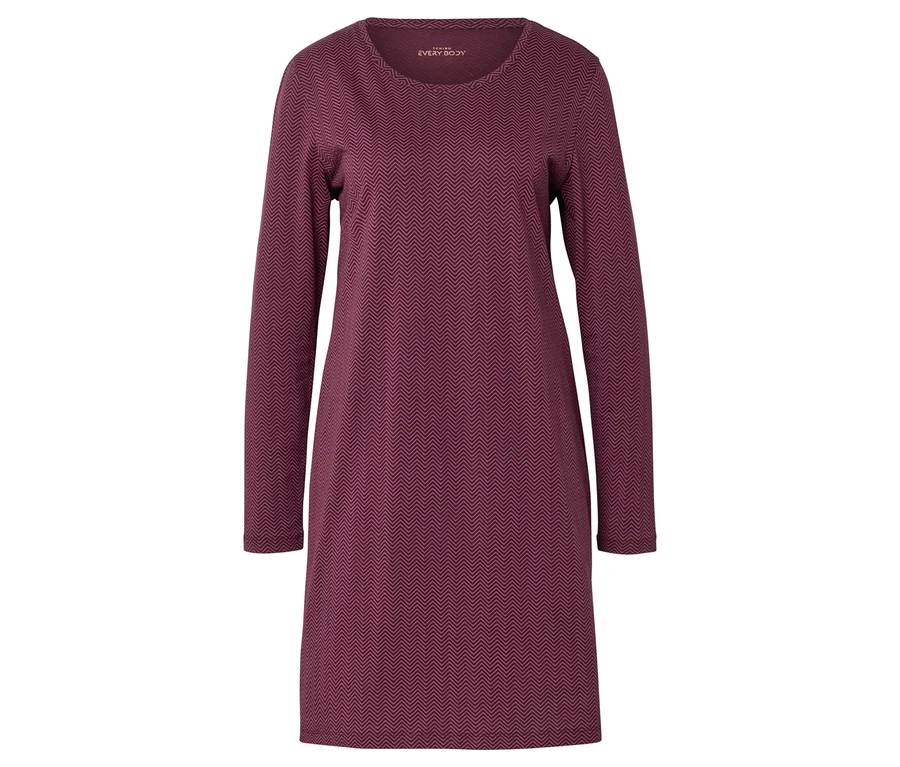 Ein burgunderrotes, langärmeliges Kleid mit Zickzackmuster ist vor einem weißen Hintergrund zu sehen.