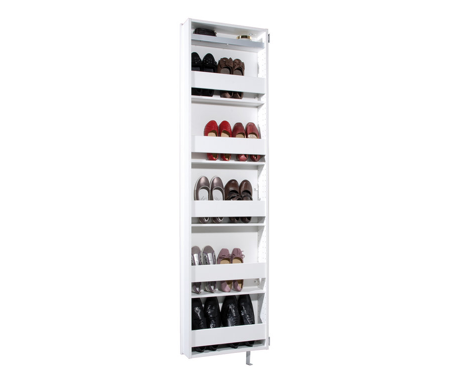 Ein weißer Schuhschrank mit mehreren Schuhpaaren.