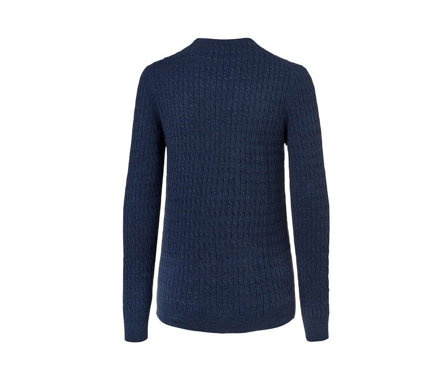 Detailansicht eines blau melierten Strickpullovers.