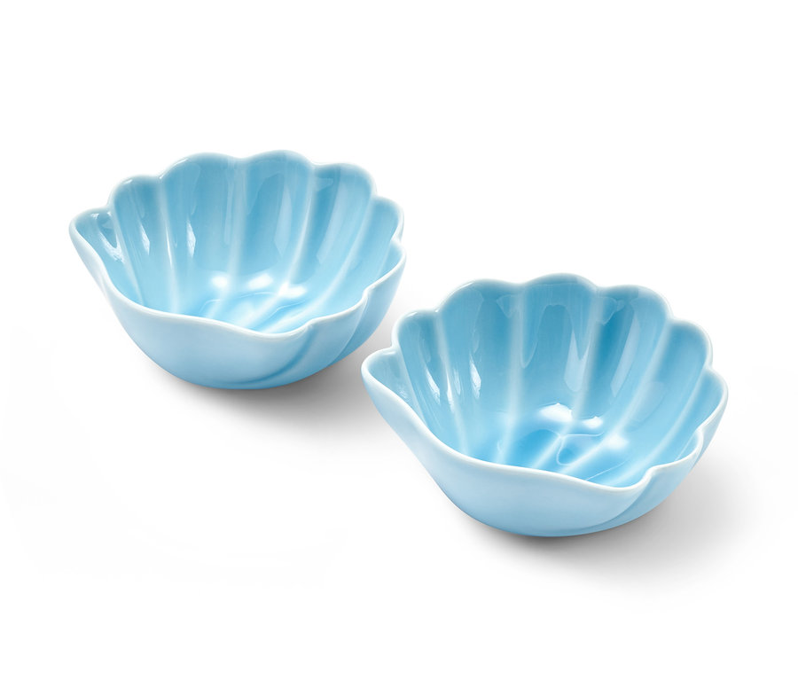 Zwei kleine, hellblaue Schalen in Muschelform.