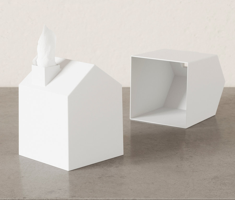 Eine weiße Kosmetiktücher-Box »Casa« in Hausform steht neben einer leeren weißen Box.