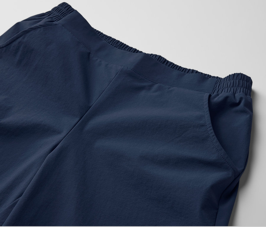 Detailaufnahme einer Softshell-Joggpants.